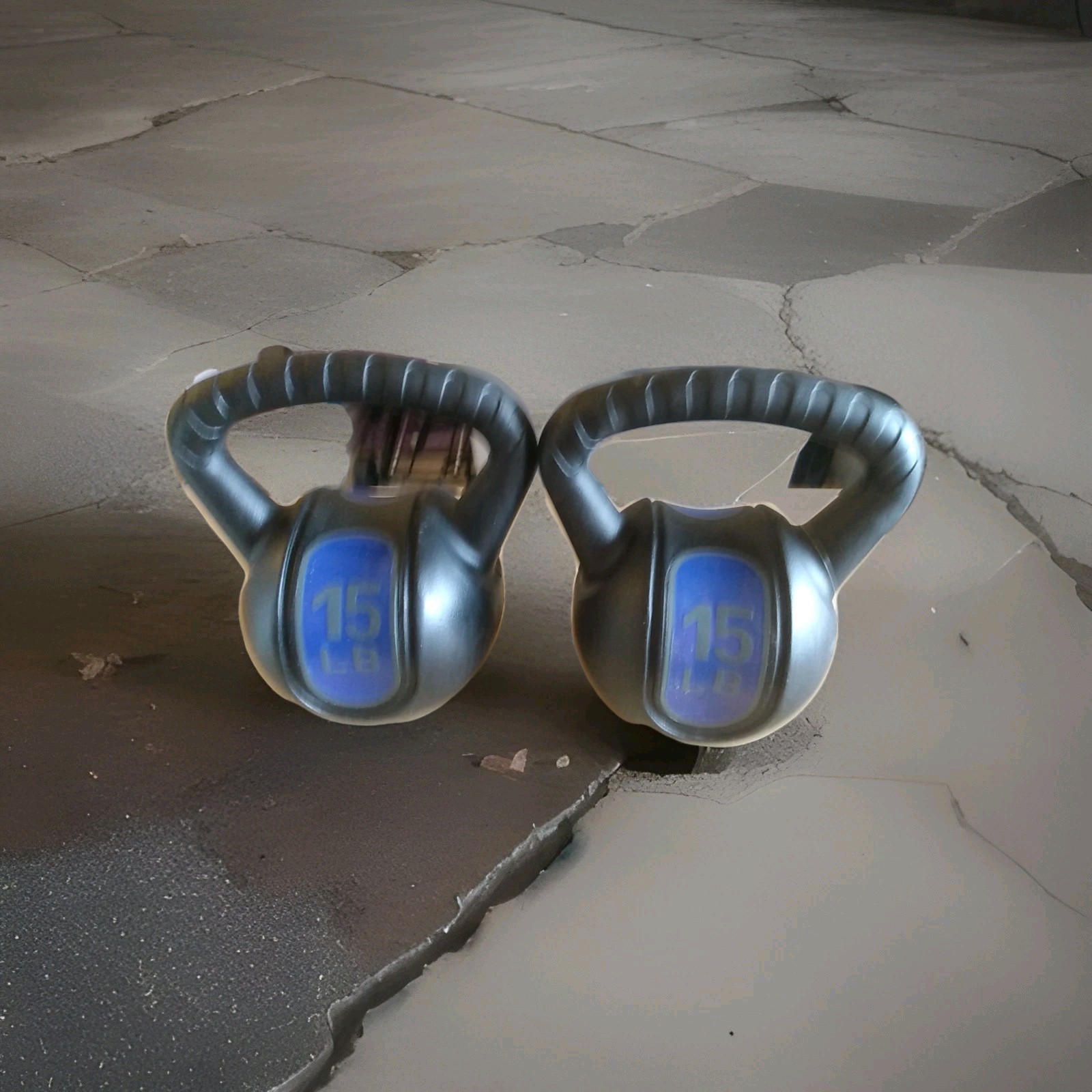 A Pair Of kettlebell 15 lb 2x15lb