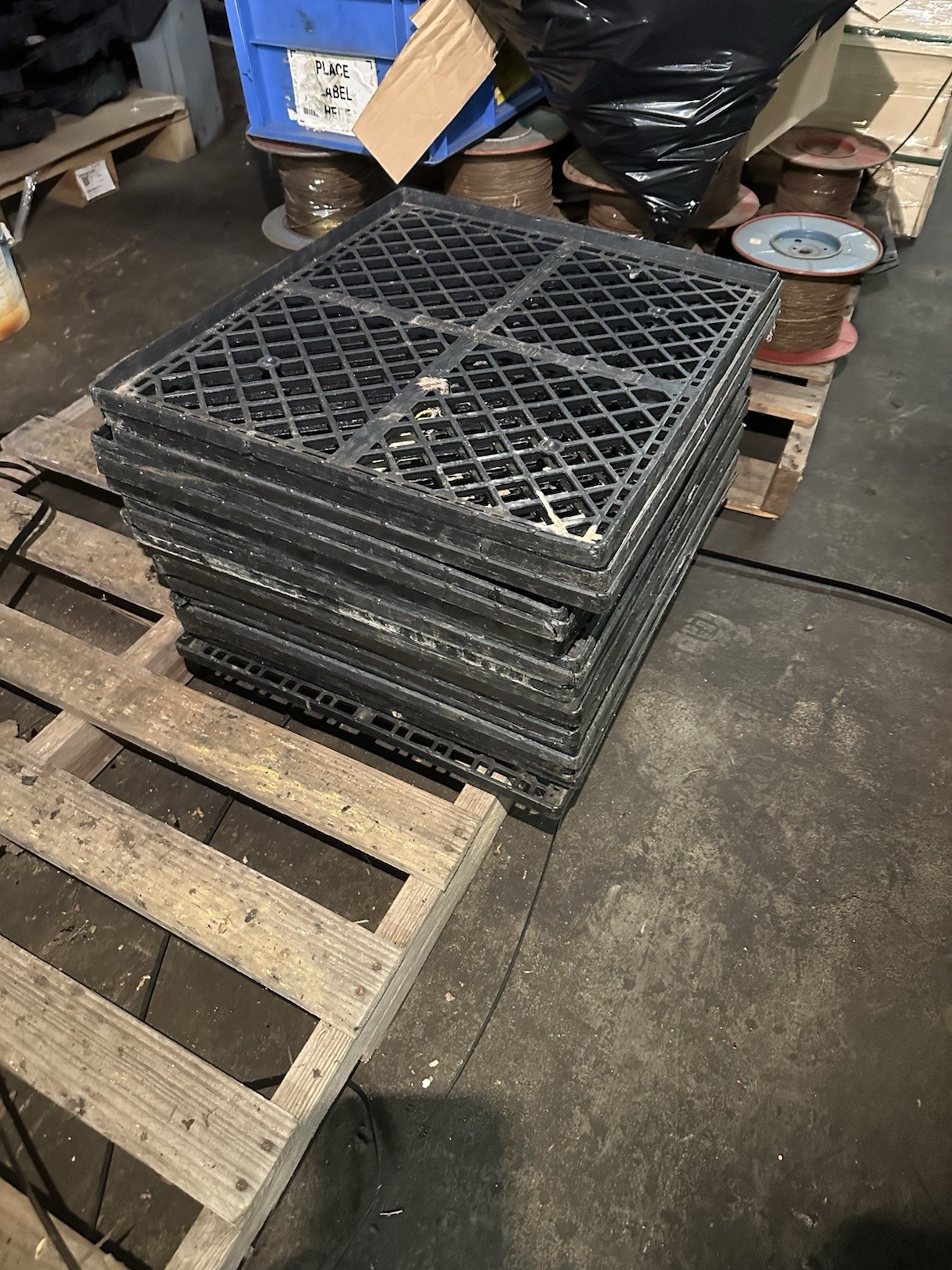 Black Plastic Stackable Bread Tray - 24L x 21” W x 1” (20 Trays)
