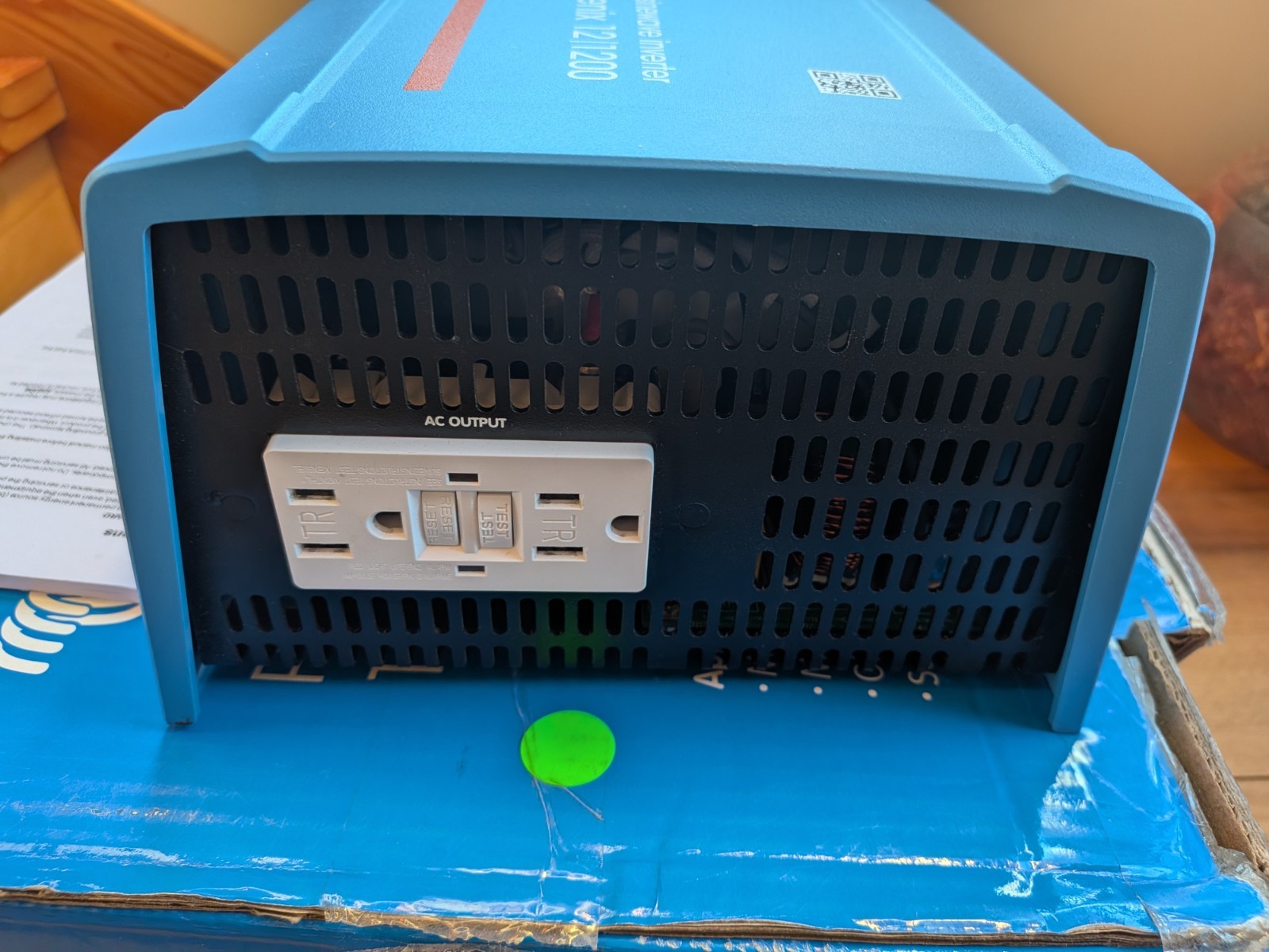 Victron Energy Phoenix Inverter 12/1200 120V VE.Direct NEMA GFCI (PIN122122510)