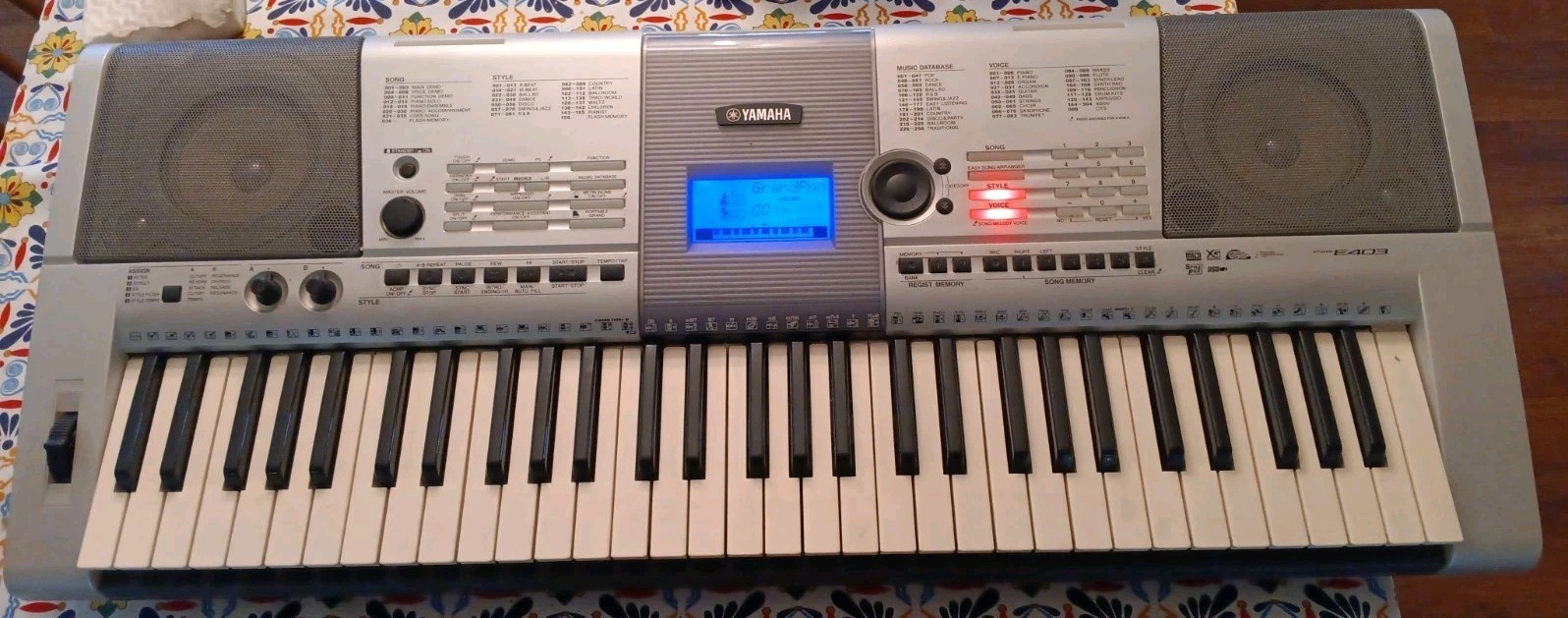 Yamaha PSR-E403 61-Key Digital Portable Keyboard Piano Tested & Working