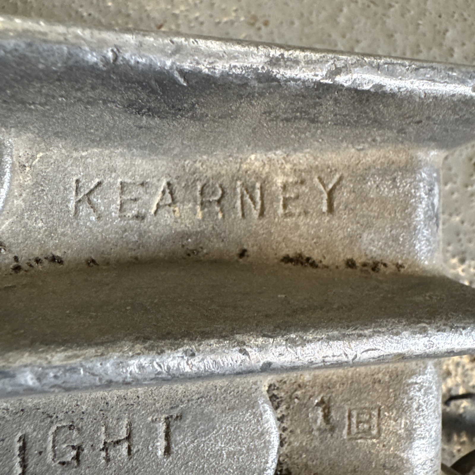 I lineman wire grips Kearney