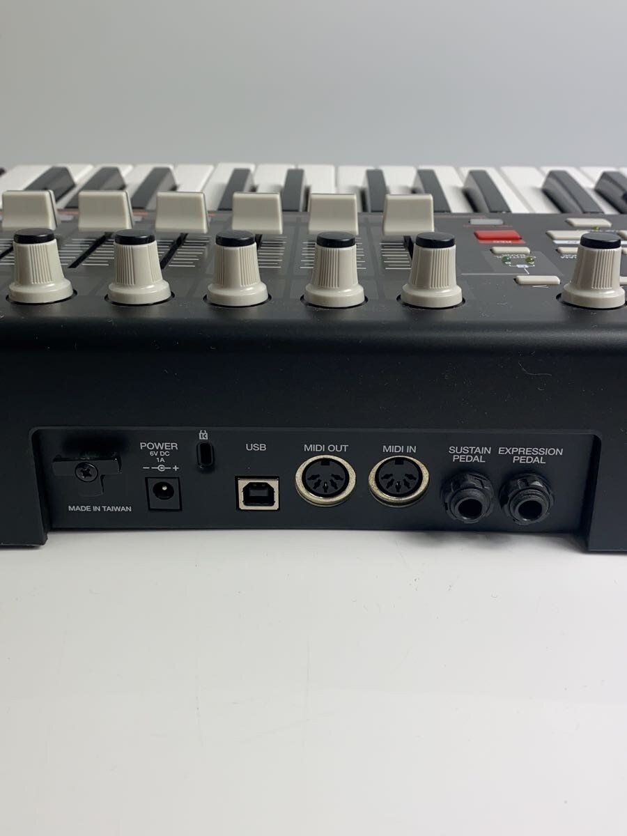 AKAI Synthesizer MPK49 Used