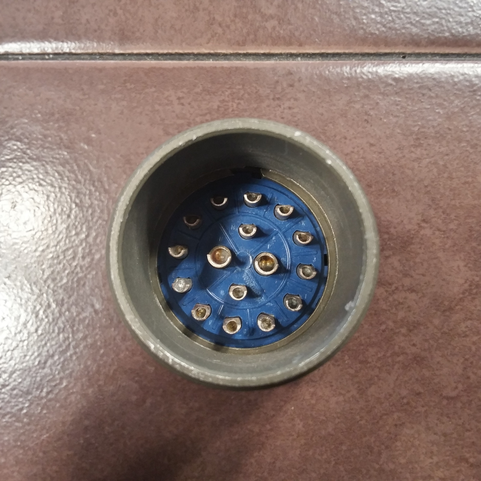 Amphenol MS3106A24-7P Connector