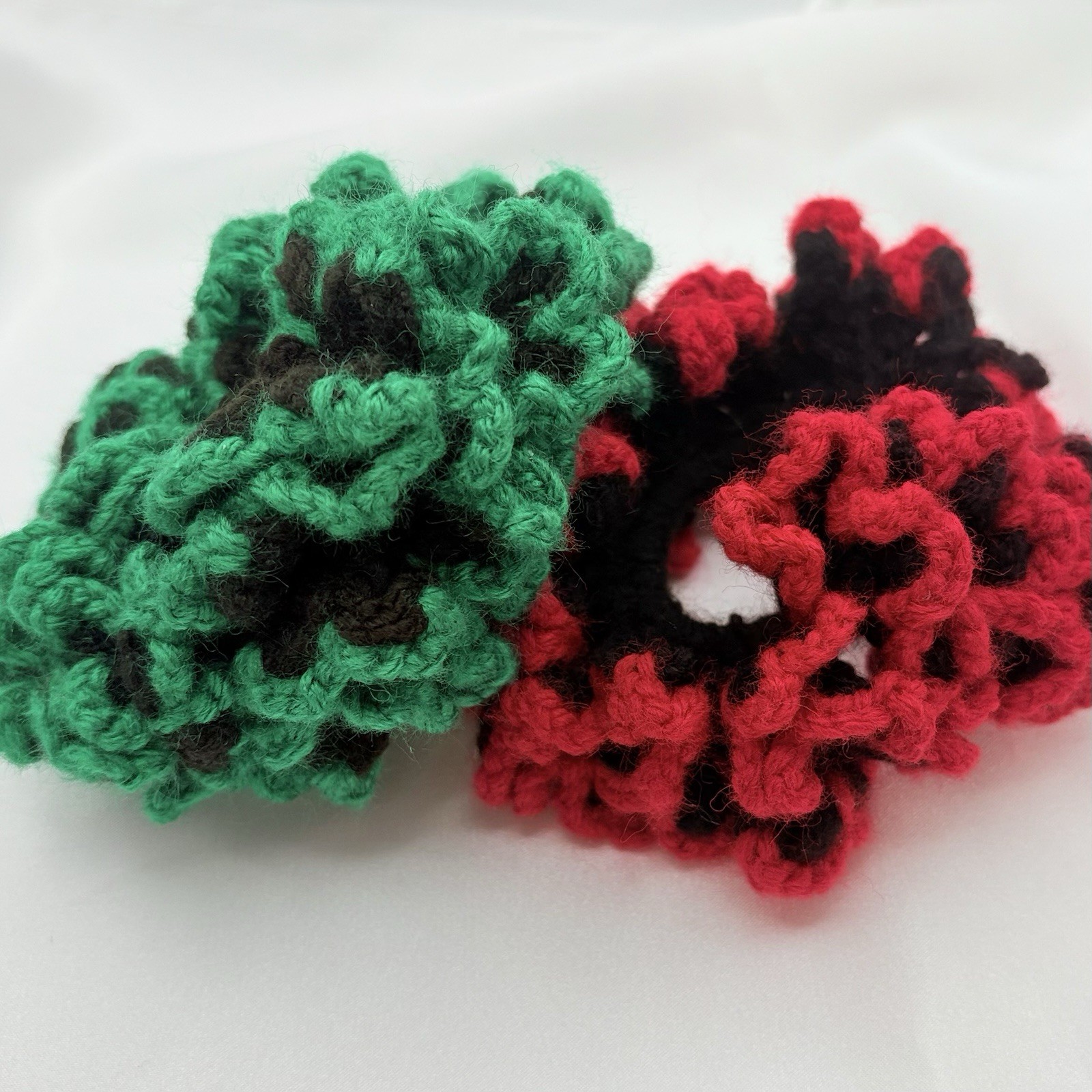 Christmas Set 2 Handmade Crochet Hair Scrunchies  Green Red Girls Women Betties