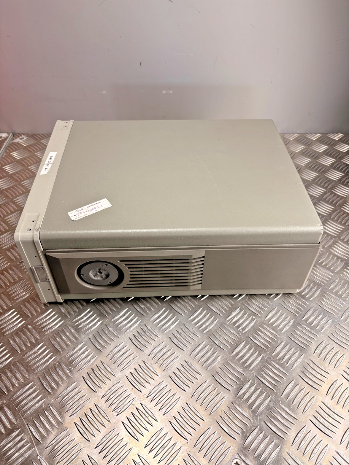 HP 8561E Spectrum Analyzer 30Hz-6.5GHz RF Microwave Analyzer Powers On
