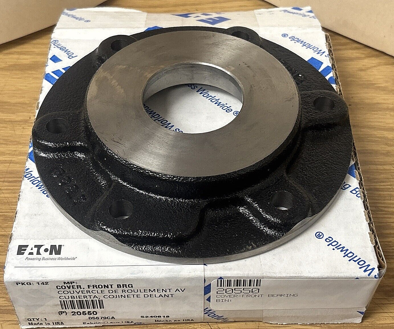 ~ NEW GENUINE EATON FRONT BEARING COVER ~ 20550