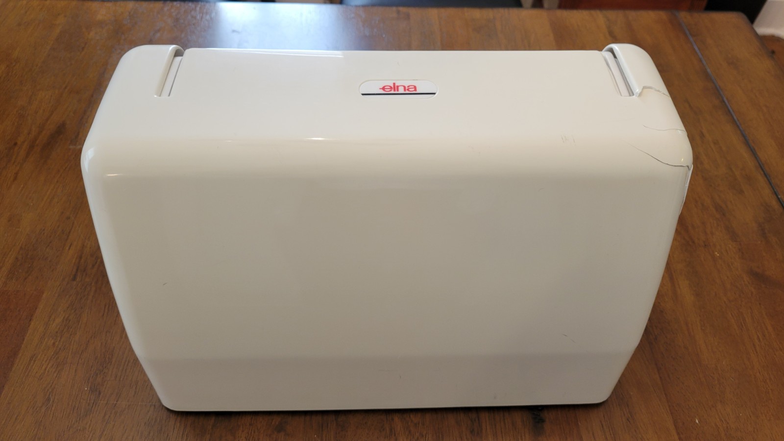 Elna 6003Q Quilter’s Dream Sewing Machine w. Pedal, Power Cord, Feet, And More