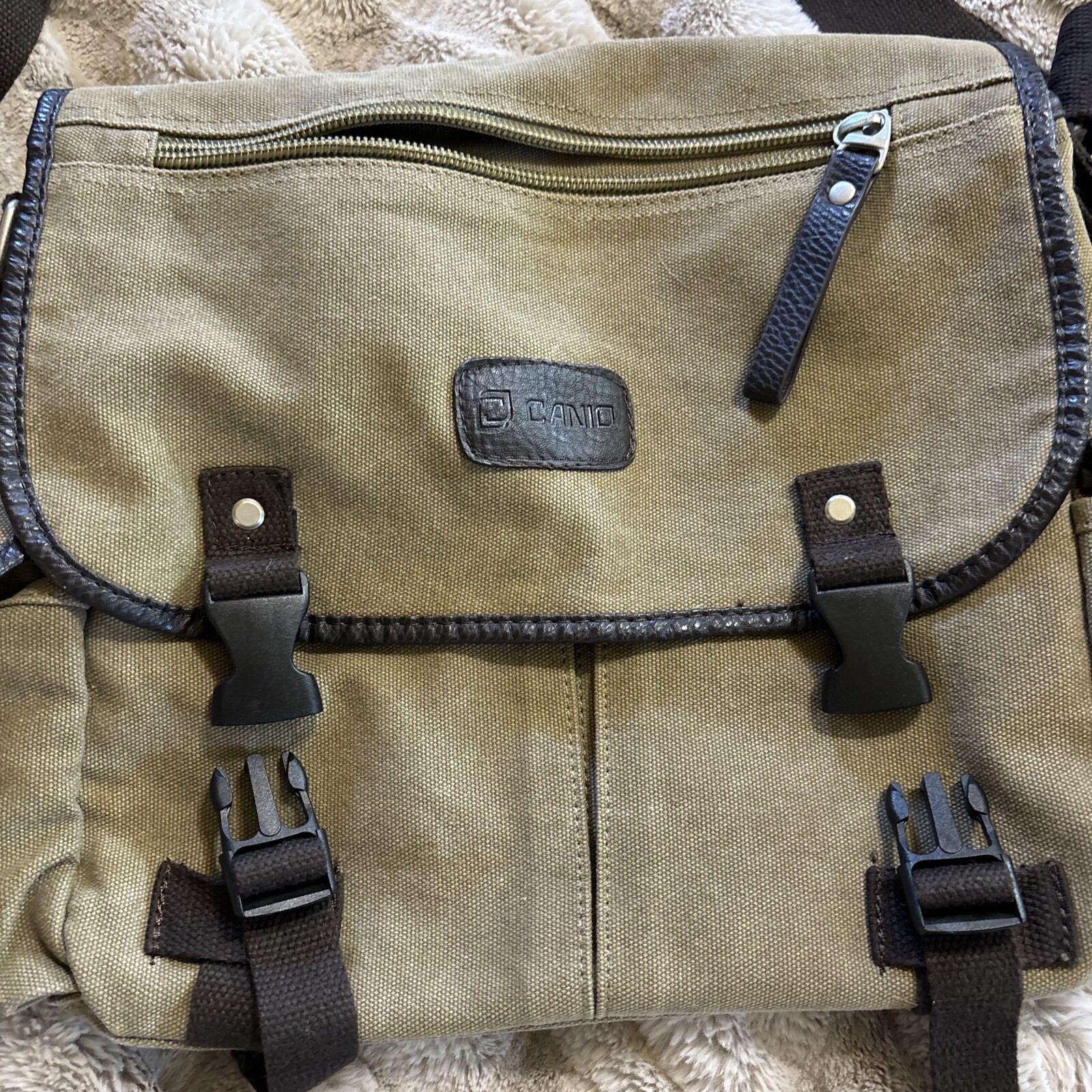 Canio Messenger bag for men or women water resistance canvas tan Very Nice