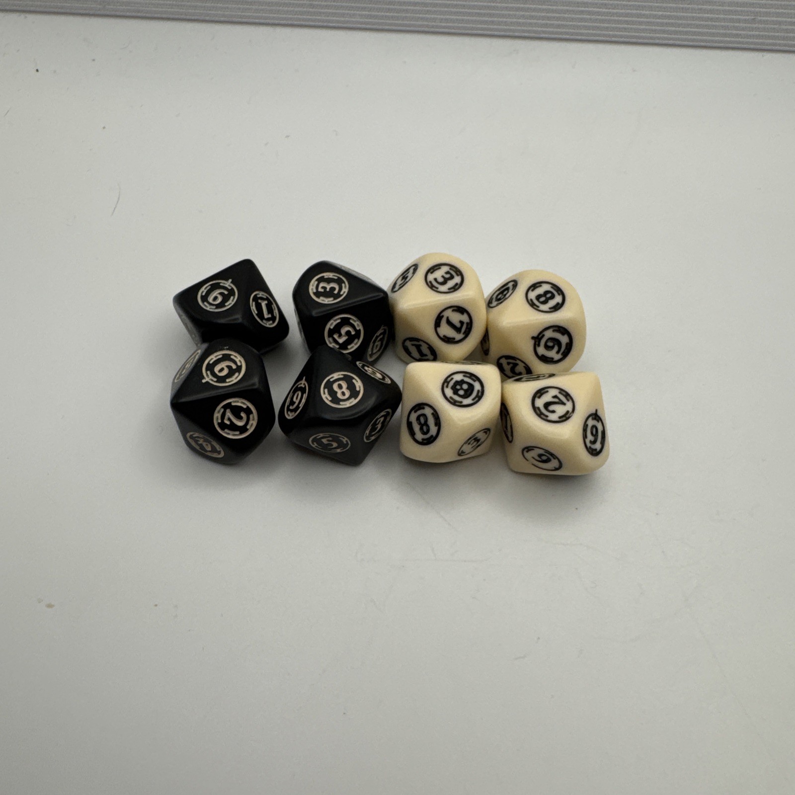 Warhammer 40k Age of Sigmar Wound Trackers Set of 8 Dice Brand Black Bone