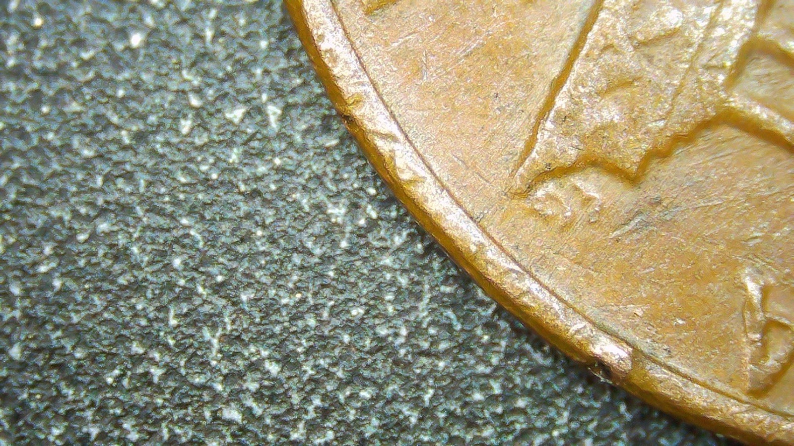 1982 P Lincoln Cent . Cracked Die On Reverse.3.1 Gm Copper..
