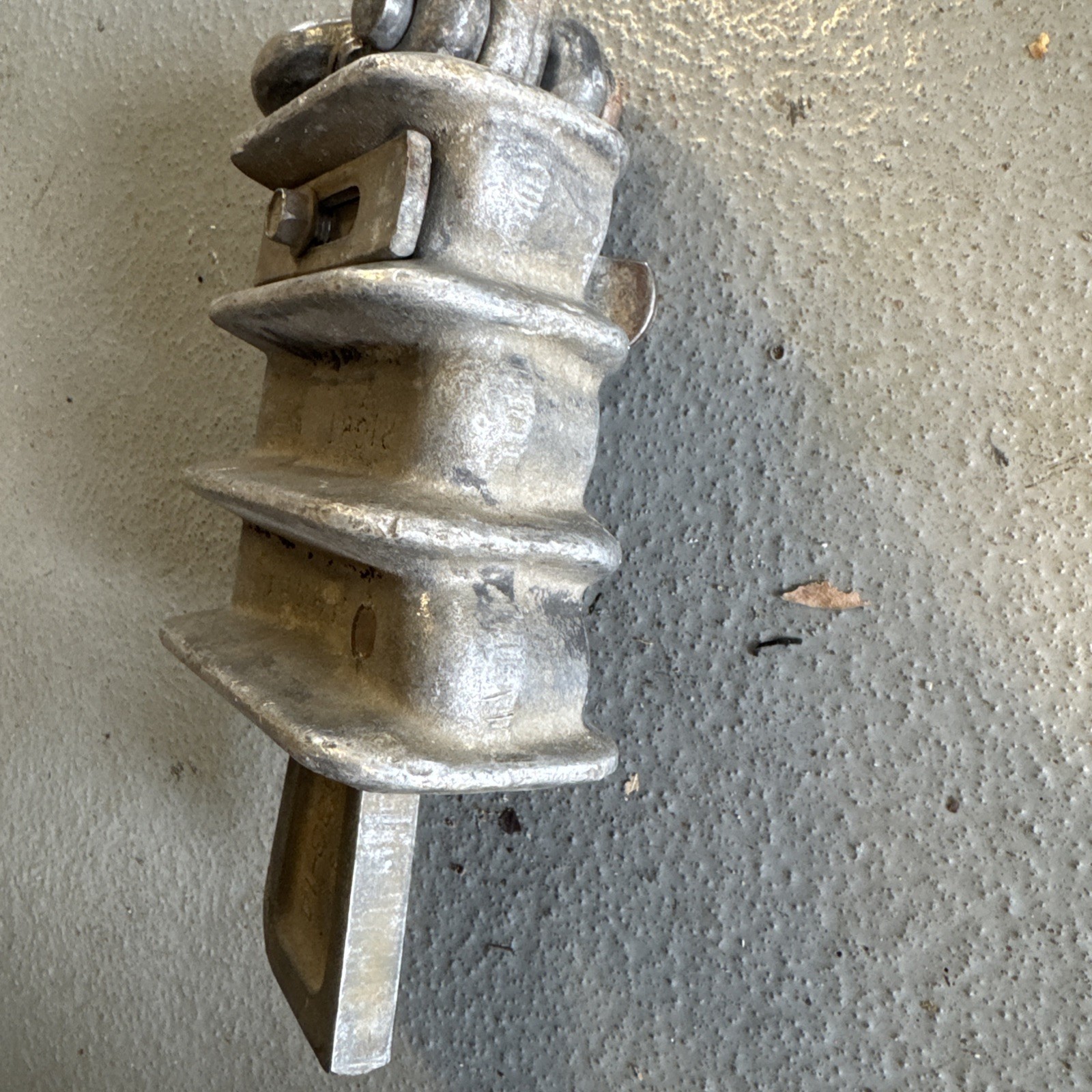 I lineman wire grips Kearney