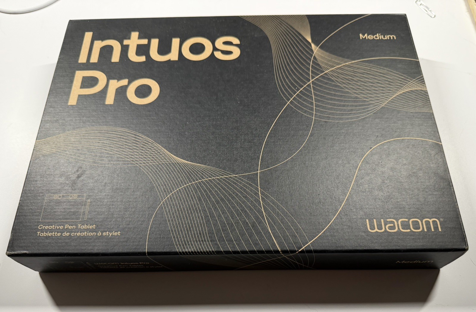 Wacom PTK670K0A Intuos Pro Medium Drawing Tablet with Wacom Pro Pen 3, Black