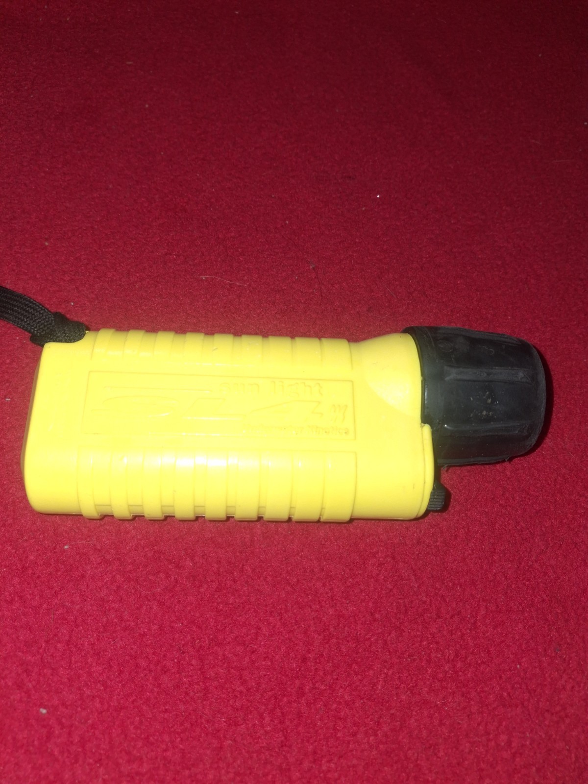Underwater Kinetics Sun Light SL4 Diving Light Hi Vis Yellow Uses 4 C batteries