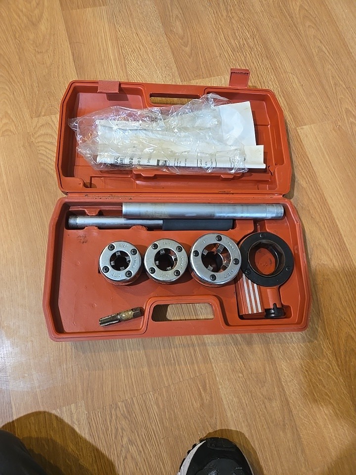 Ratchet Pipe Threader Kit Ratcheting Pipe Threading Tool Set w/ 3 Dies (A)