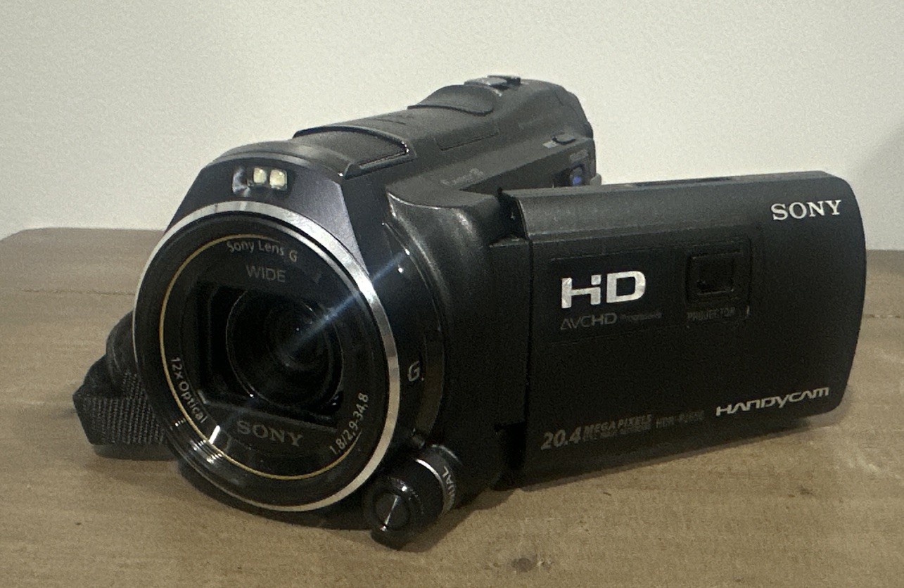 Sony Handycam HDR-PJ650V 20.4MP 32GB Digital Camcorder Projector Camera w/Extras