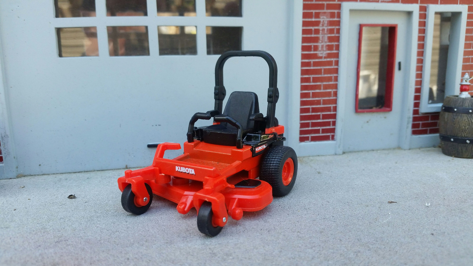 3 Inch Toy Miniature Kubota Ride-On Mower Replica 1/25 Scale G Scale Diorama