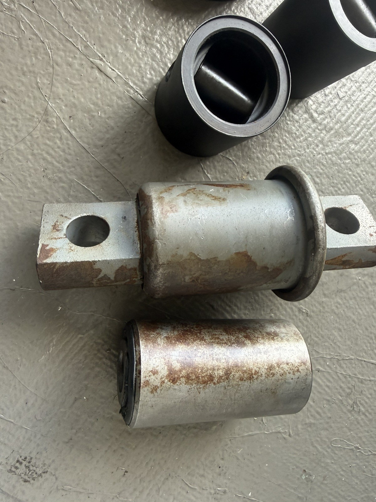 Truck bushing extractor