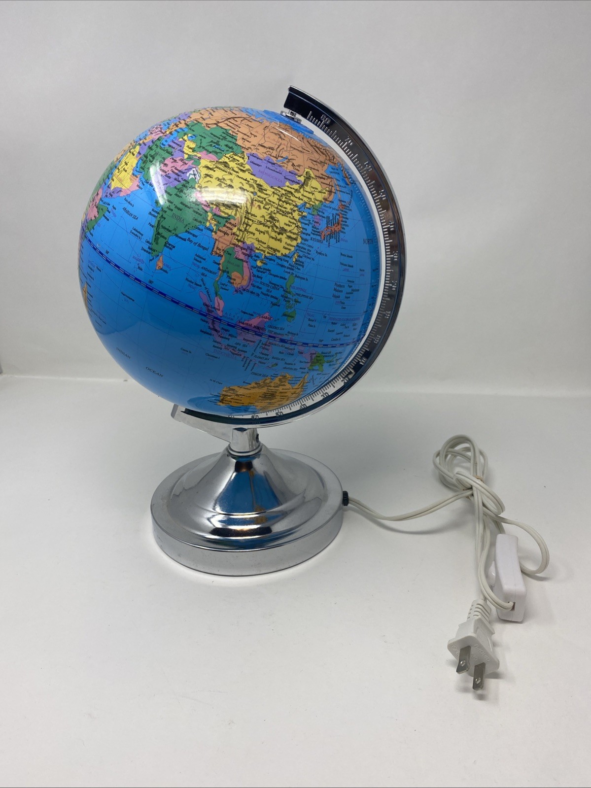 Illuminated World Globe With Stand Lights Up Globe Works 13"