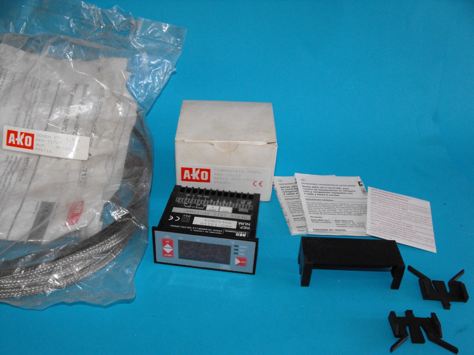 AKO-15110+AKO-71729.DIGITAL TEMPERATURE CONTROLLER.+PTC.-50/+100.NEW