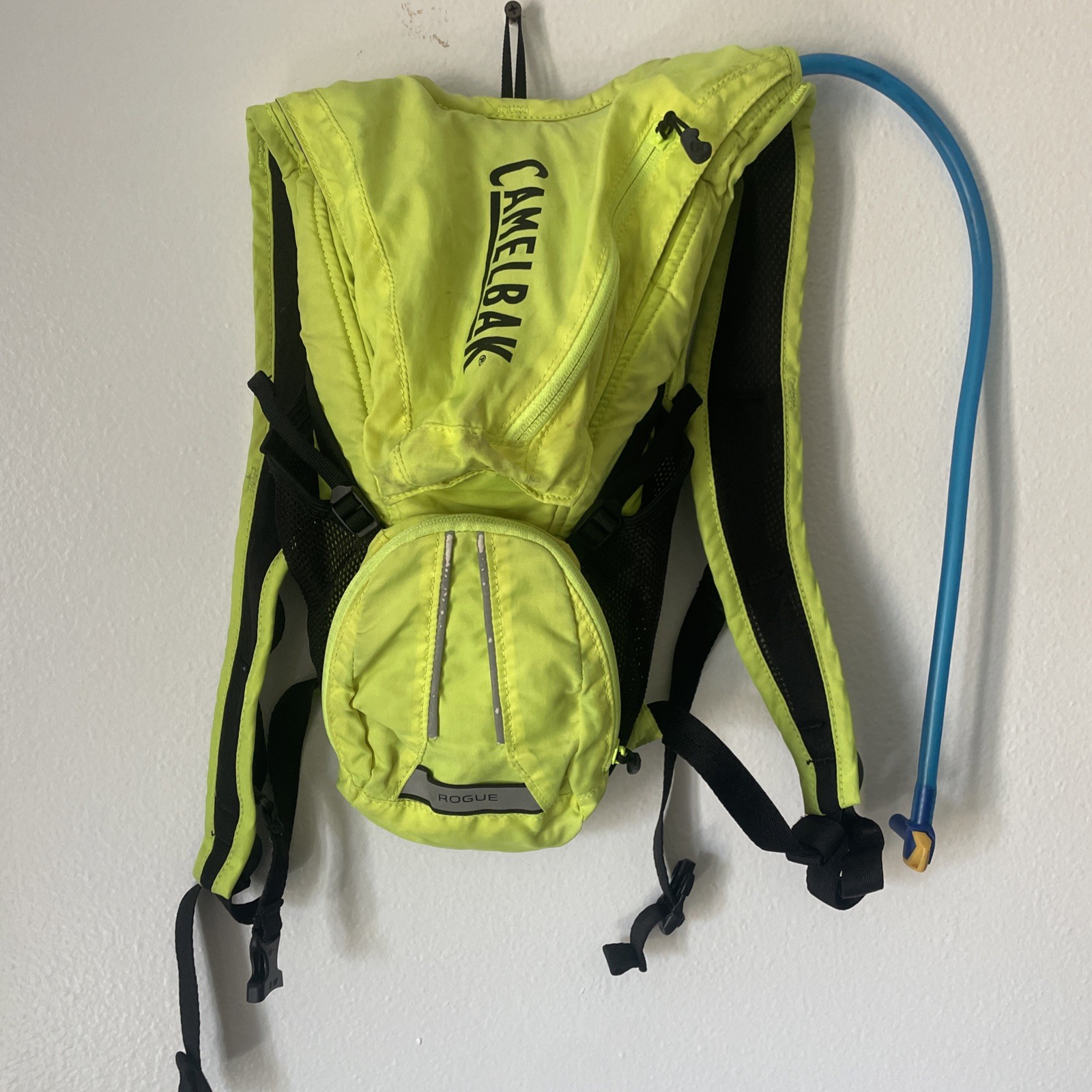 CamelBak Rogue Hydration Pack – Hi-Vis Yellow – With Reservoir & Tube Hiking Bag