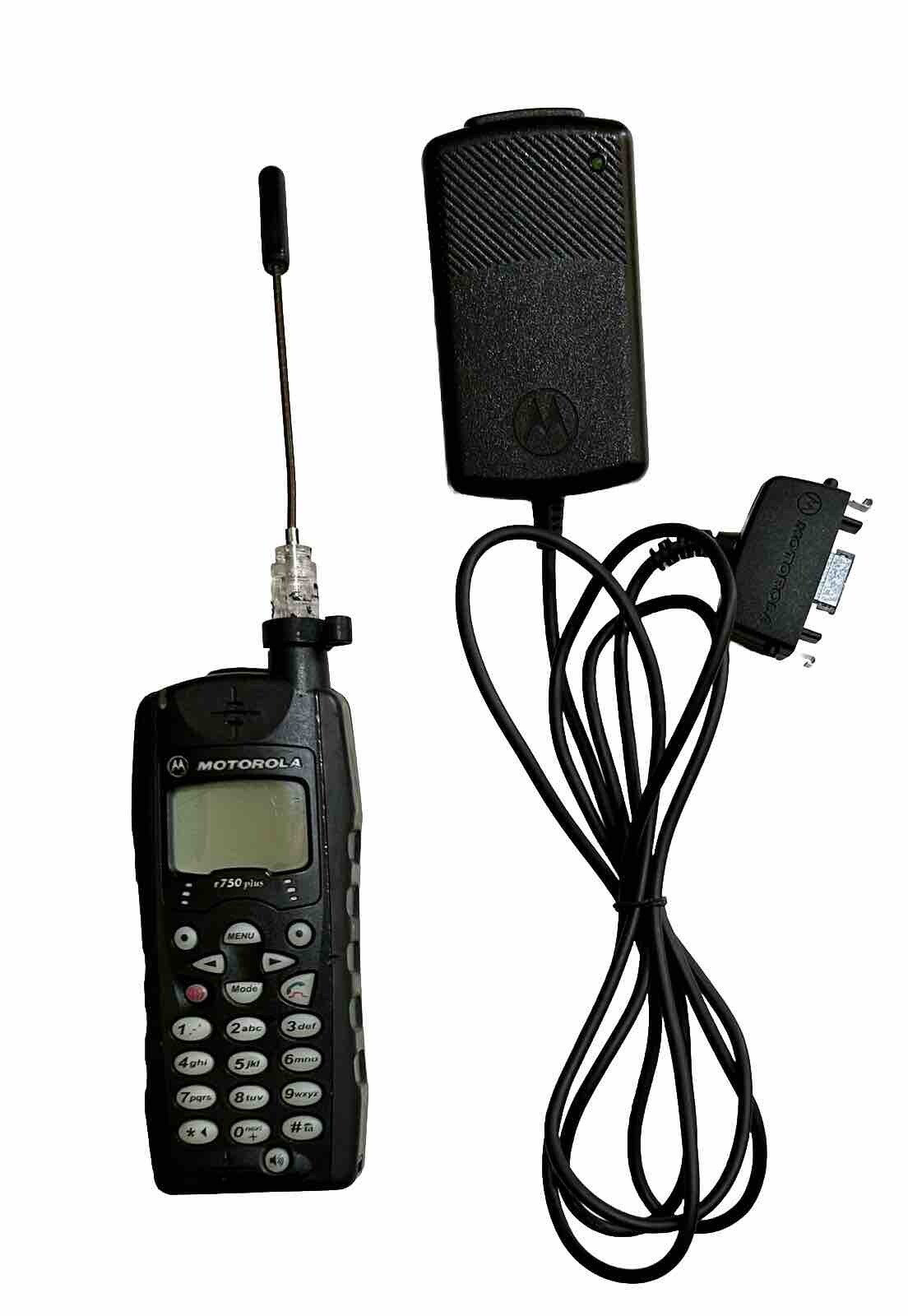 Motorola Vintage r750 Plus With Battery & Charger - UNTESTED