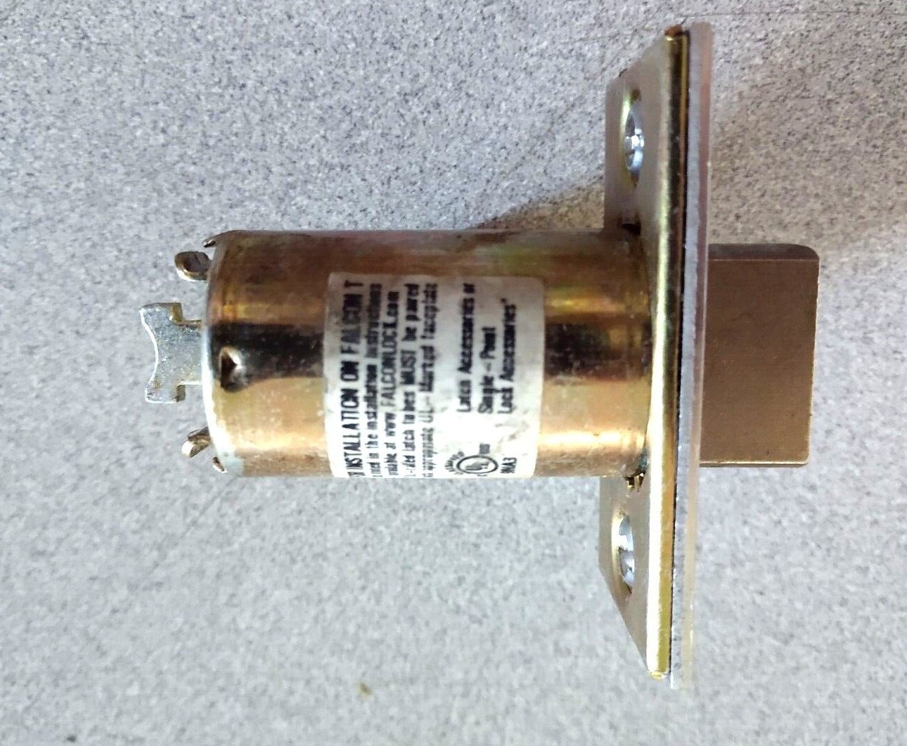 FALCON UL  SPRING LATCH 2 3/4" BACKSET (SEE PICTURES. LOOK CAREFULLY US26D