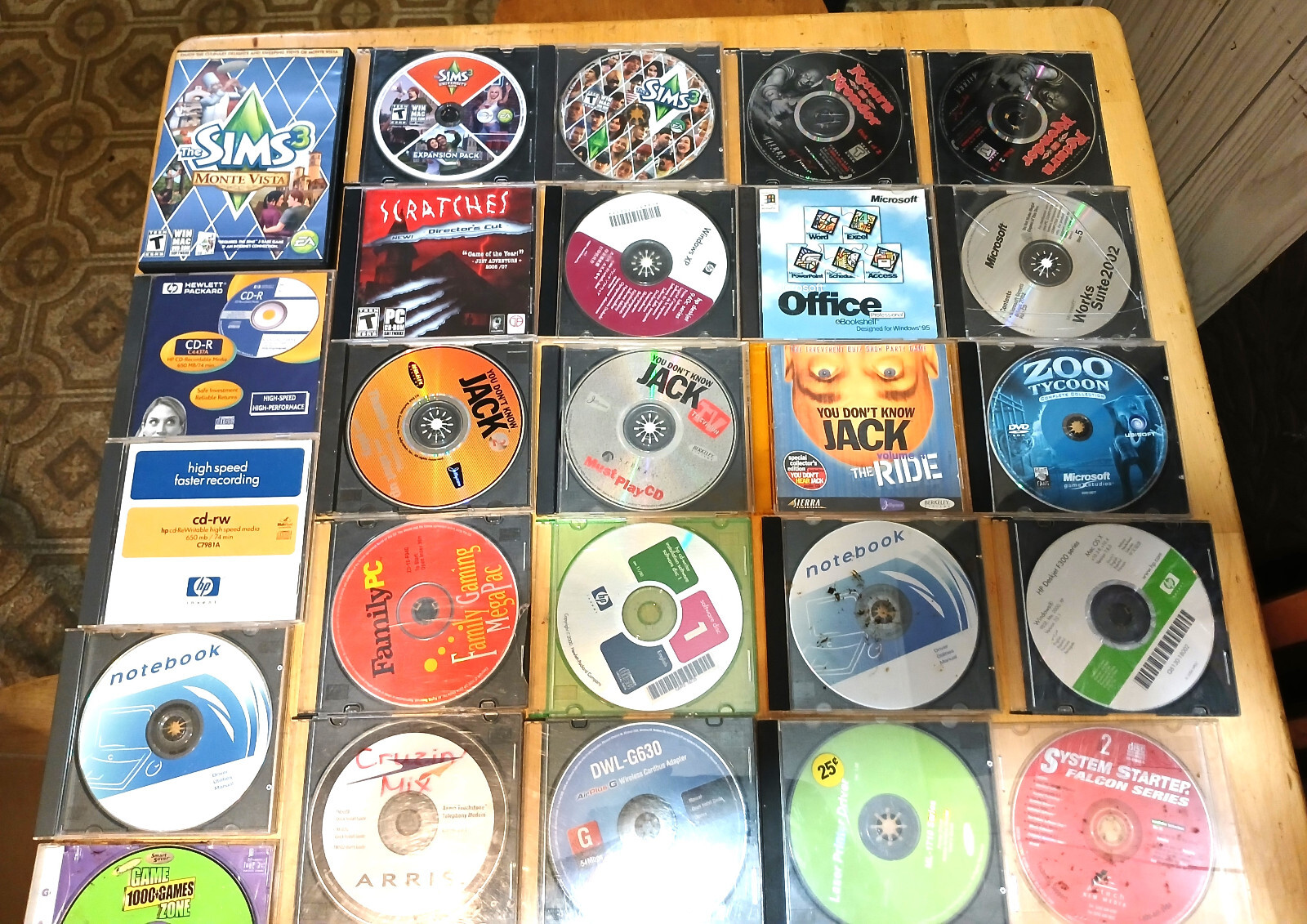 LOT OF 93 DISCS. ASSORTED WINDOWS SOFTWARE & GAMES. DOOM, ATARI, TYPING, SPANISH