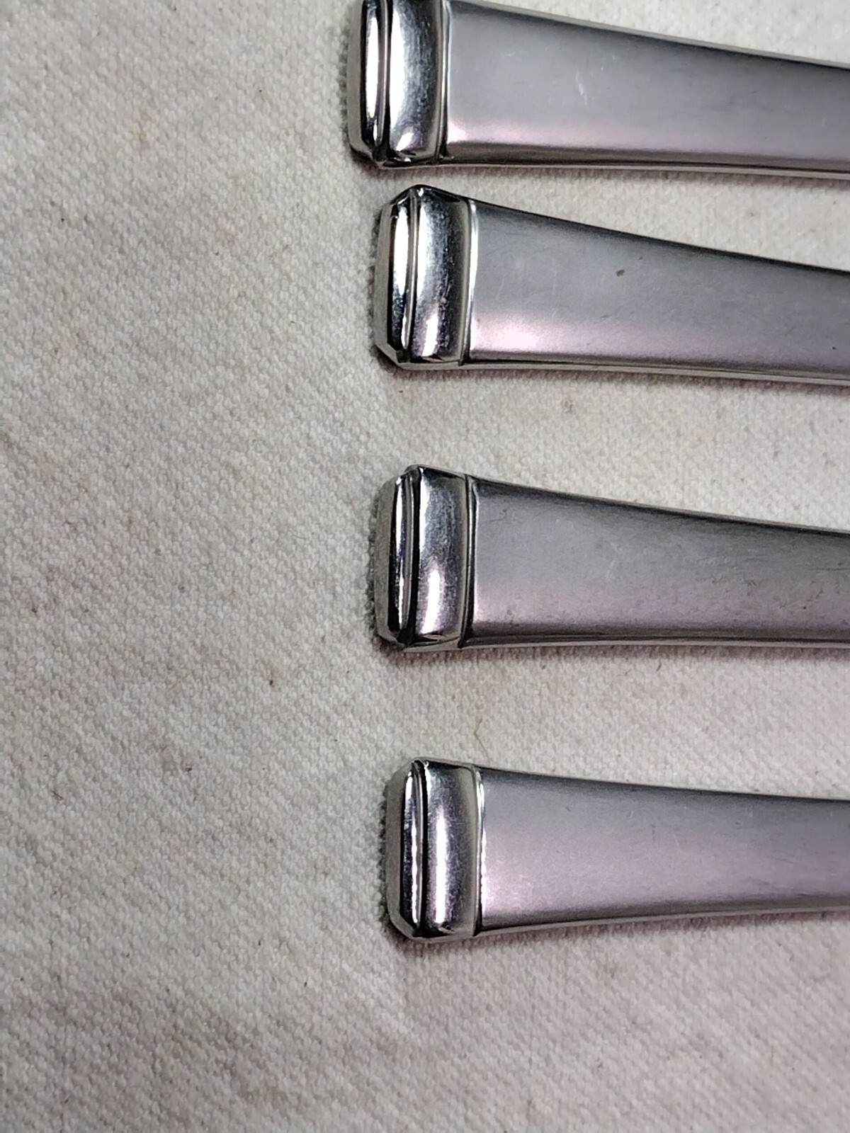 4 Wallace Solid Dinner Knives Bennett Stainless Frosted Satin Handle Vietnam