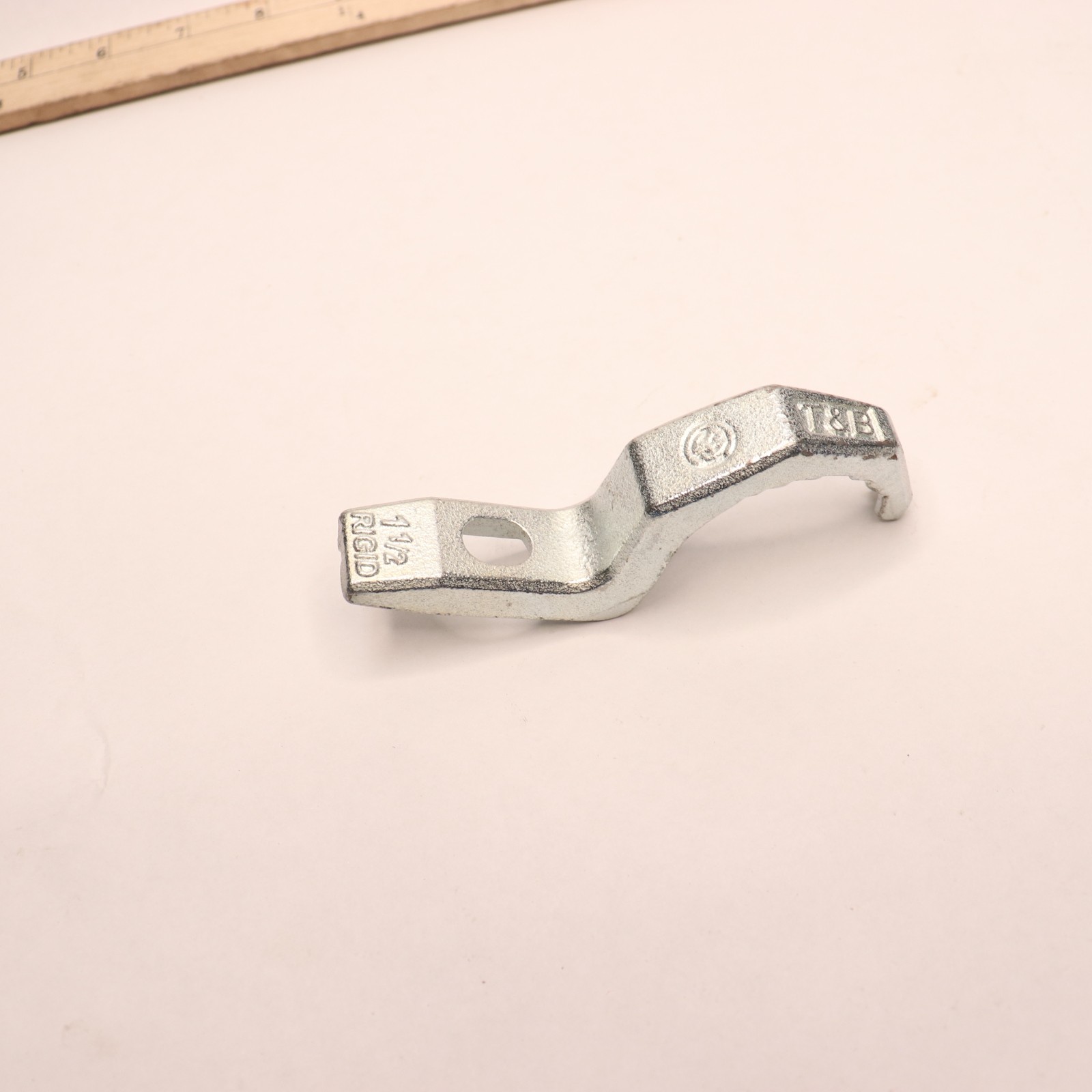 Thomas & Betts Pipe Strap 1 Hole Electro Galvanized Malleable Iron 1-1/2" 1280