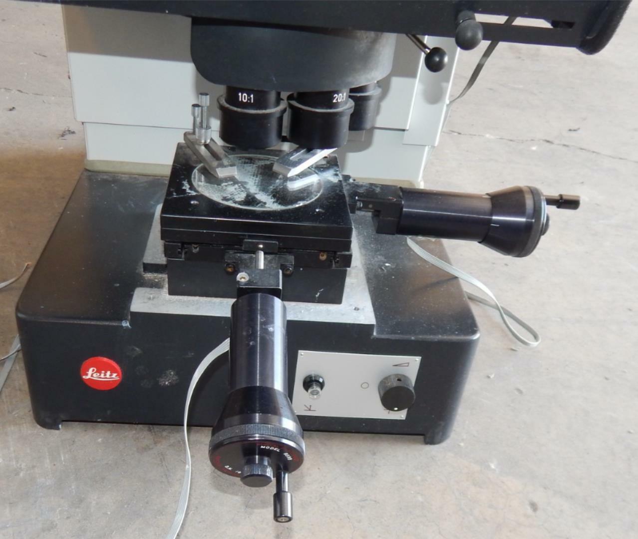 LEITZ 060-826 OPTICAL COMPARATOR w/ MICROCODE II (#3482)