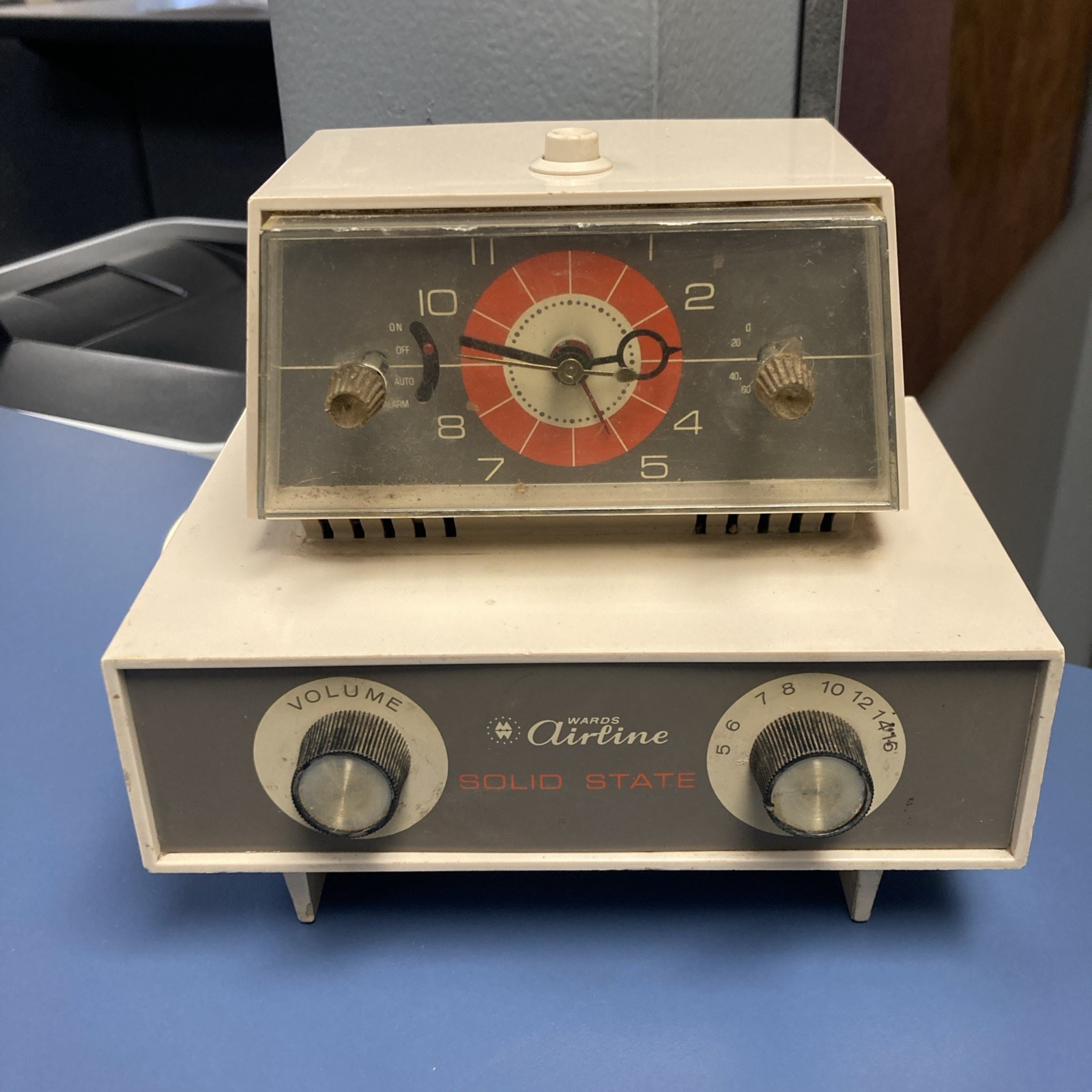 Montgomery Ward's Airline Vintage 1950's AM/FM Clock Radio, Works!