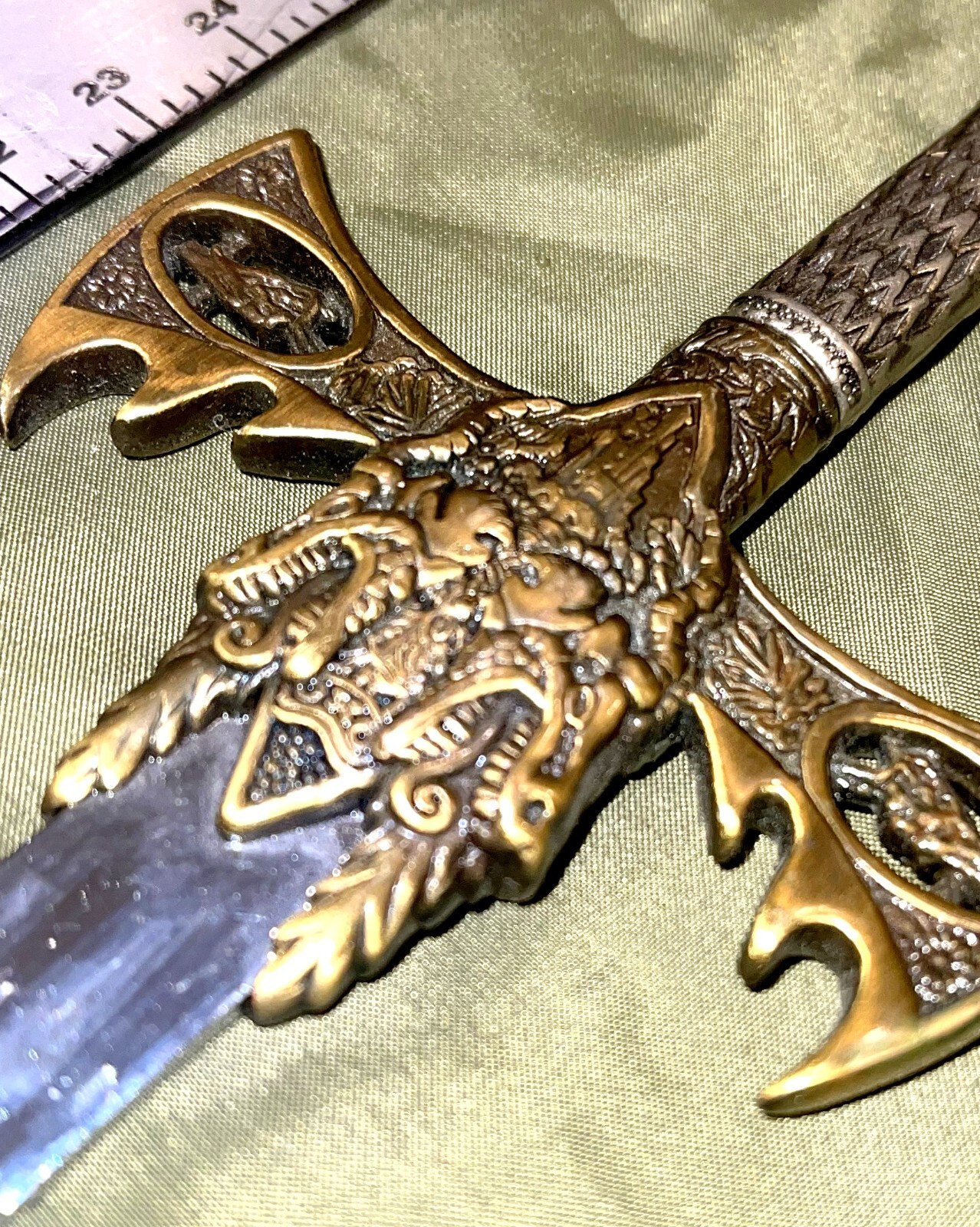 GAME OF THRONES KNIFE DAGGER GOLD SILVER HILT SKULL HOUSE OF LANNISTER TROOPS