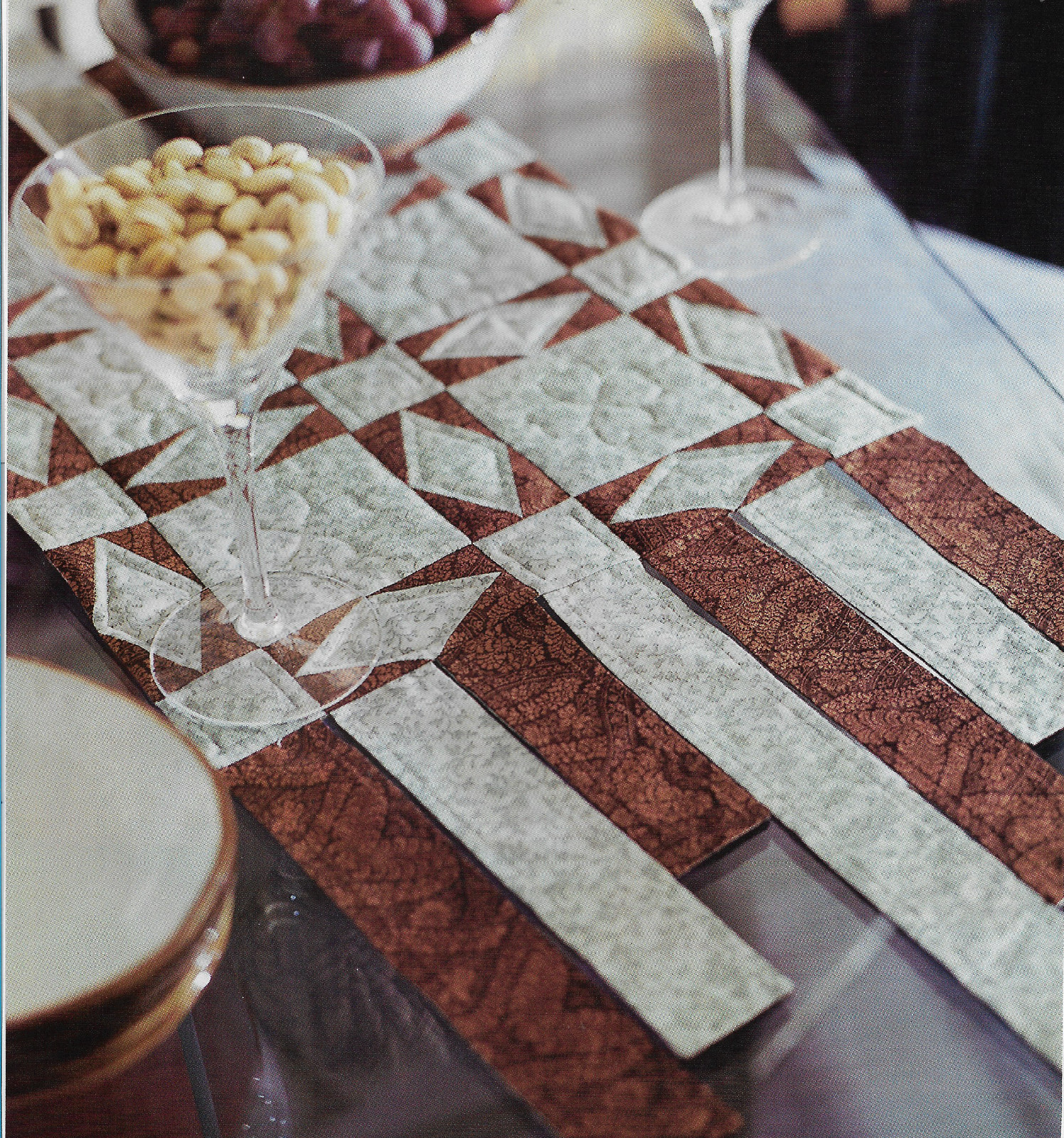 Darting Minnows Table Topper quilting pattern instructions