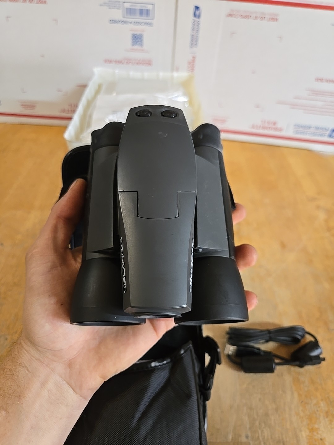 Simmons CaptureView 8x42 Binoculars and Digital Camera Model 822218