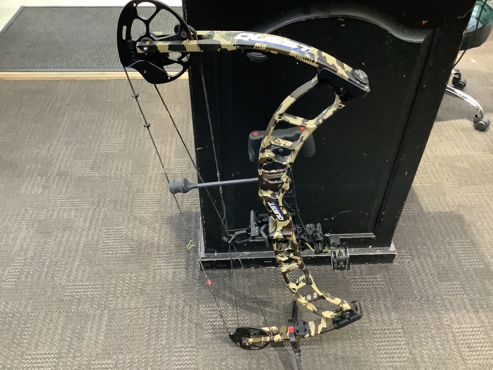 Quest Thrive Right Handed Camo Compound Bow