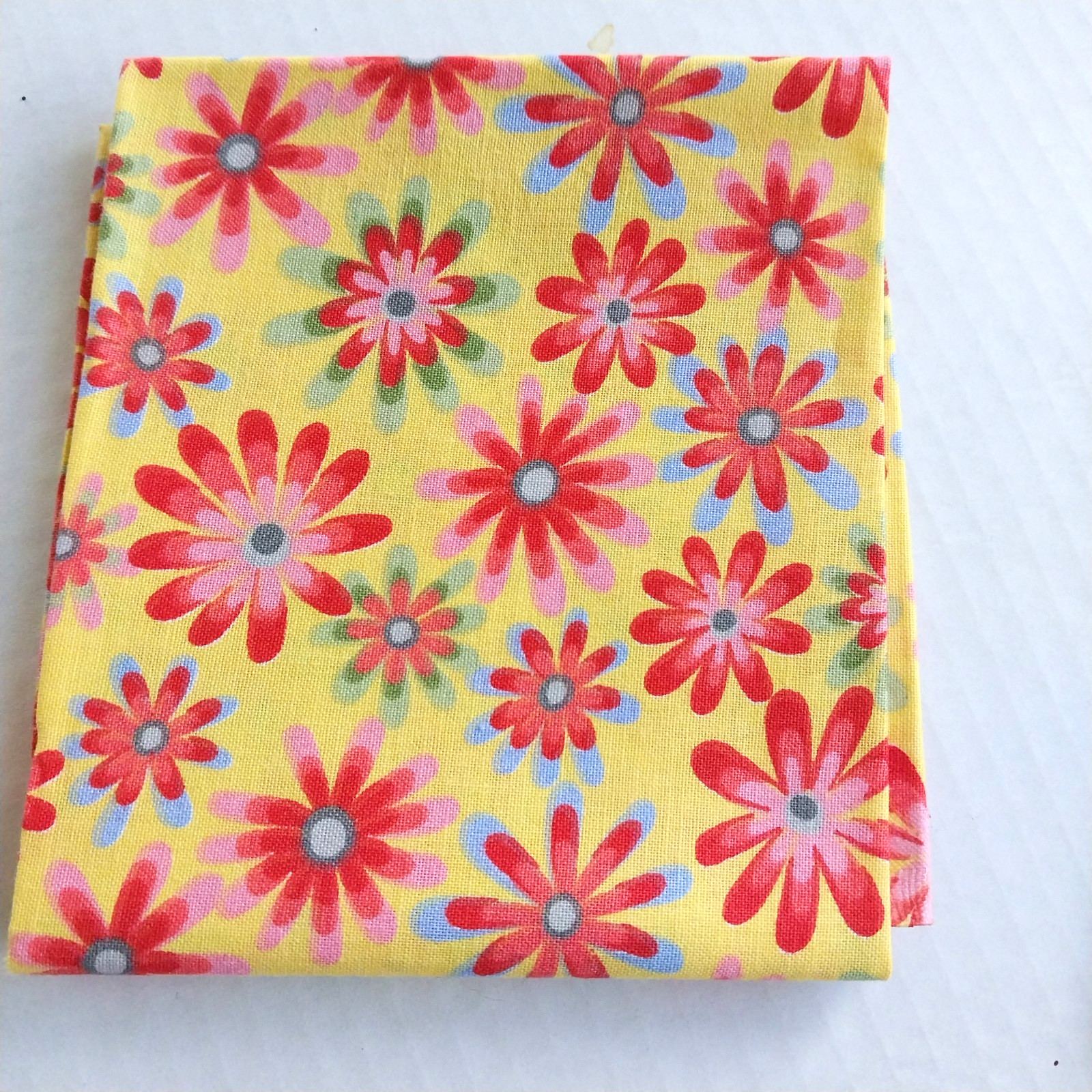 Fat Quarter Bundle 2pcs 100% Quilters Cotton