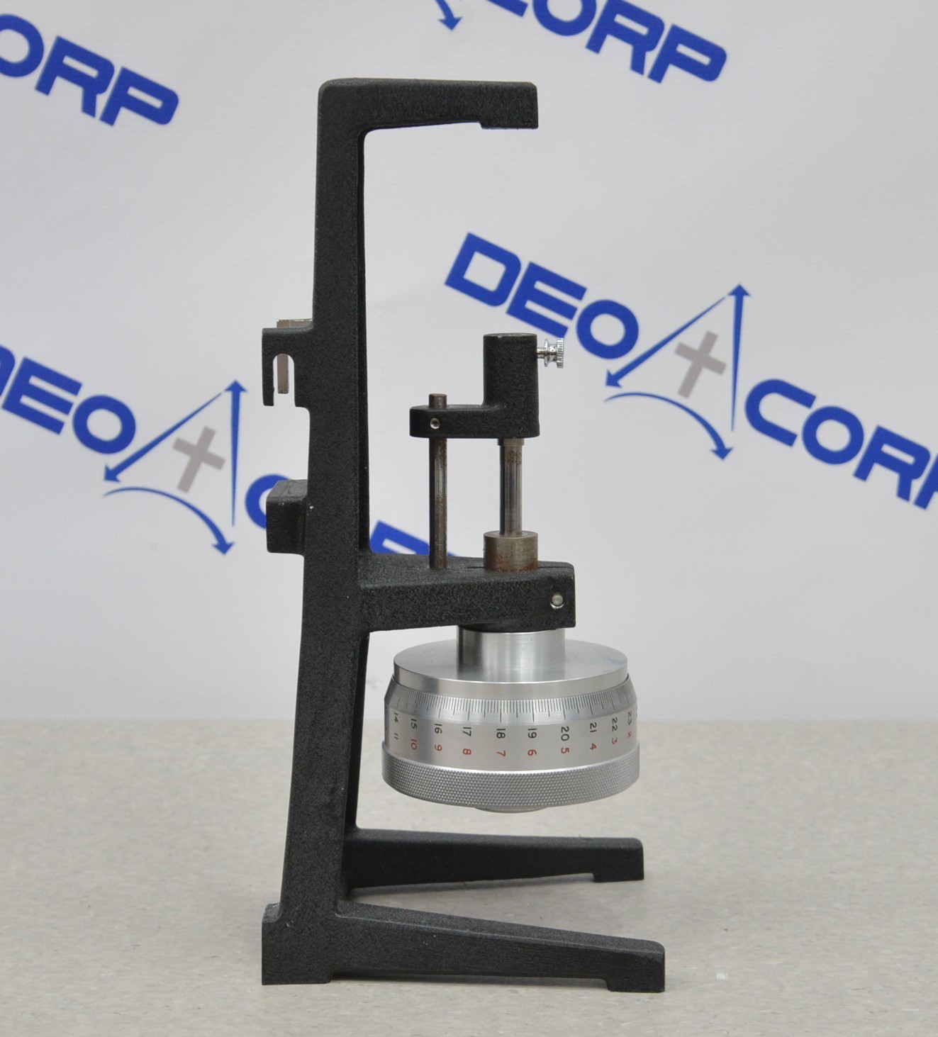 Russell Gauges High Magnification Extensometer Calibrator