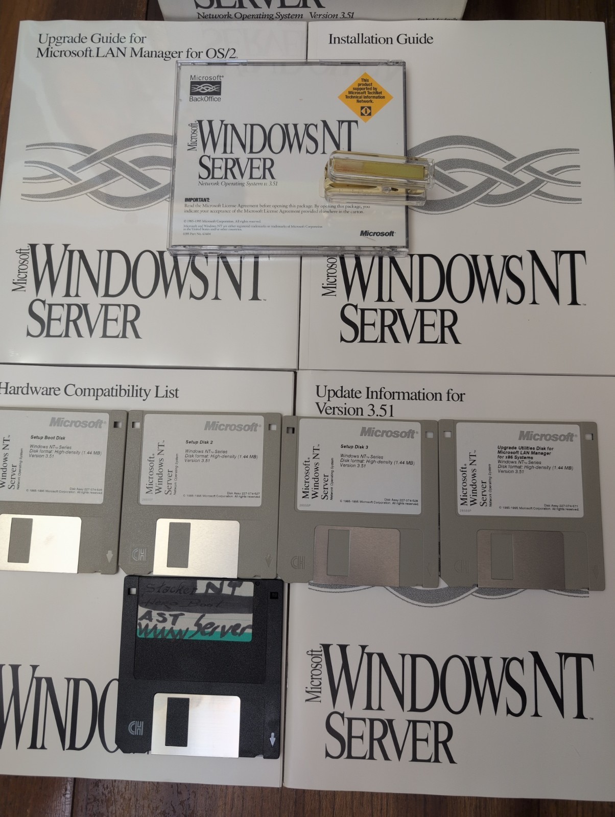 Microsoft Windows NT Server 3.51 Special Upgrade Edition Box 1995 3.5 No CD
