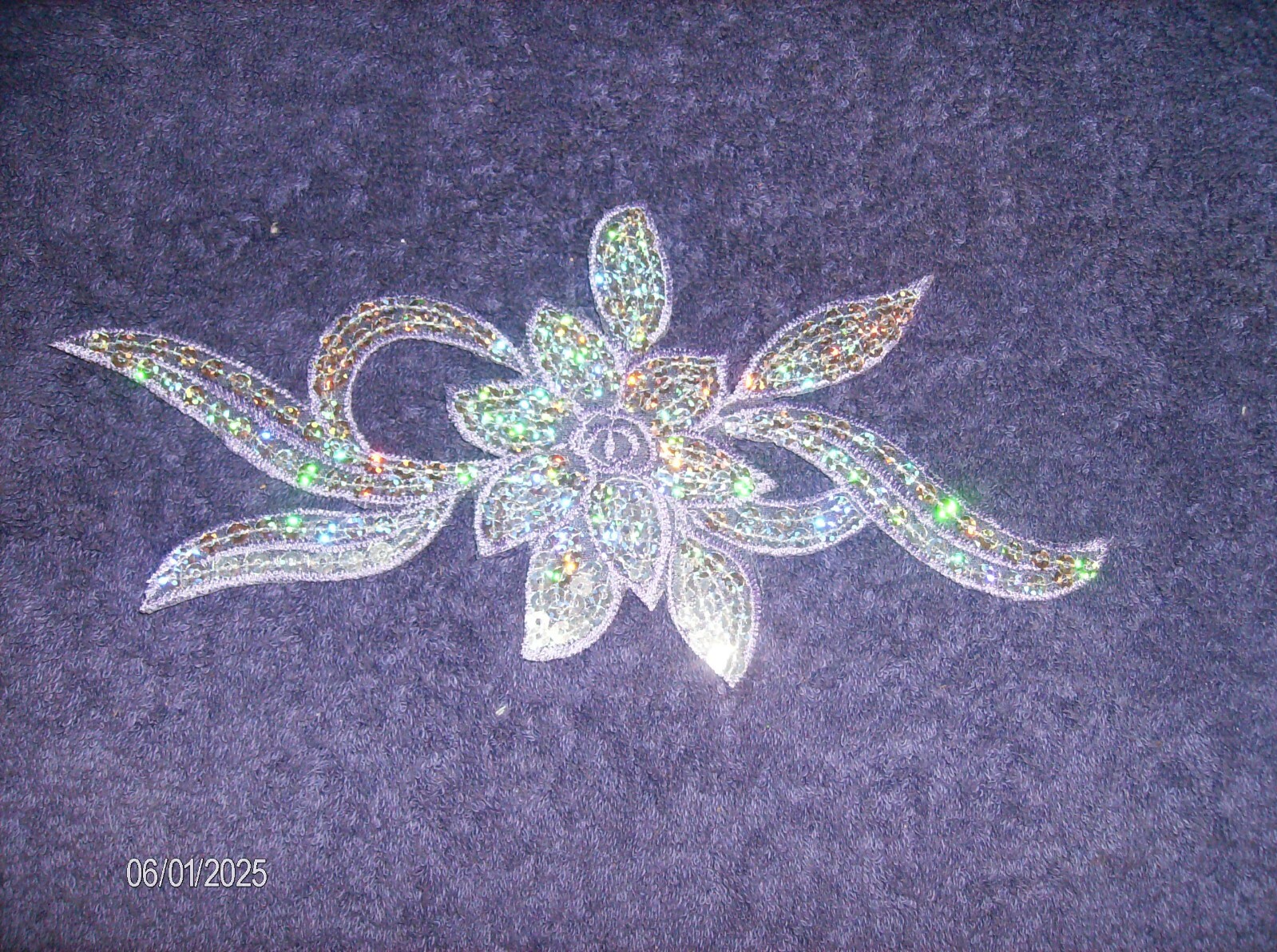 80 PC GLUE-ON VIOLET PURPLE FLOWERS CRAFS RESIN NEW SALE #34