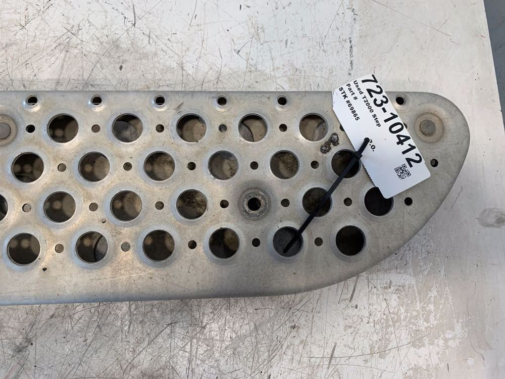 2002 Kenworth T2000 Step A771004 (723-10412)