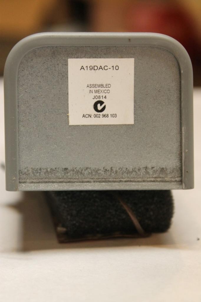 Johnson Controls A19DAC-10C Surface-Mounted Single-Stage Temperature Control ^