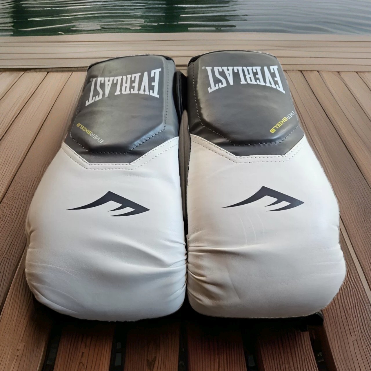 Everlast EVERSHIELD Adult Training Boxing Gloves Sparring White 12 0z. Ex-Cond