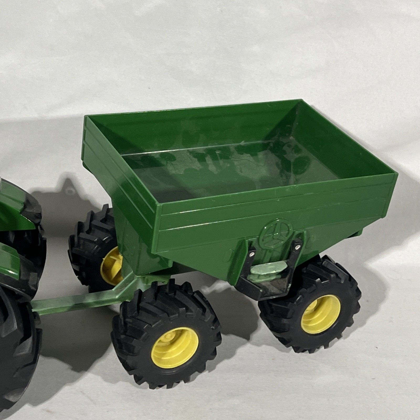 ERTL John Deere Green Tractor with Wagon
