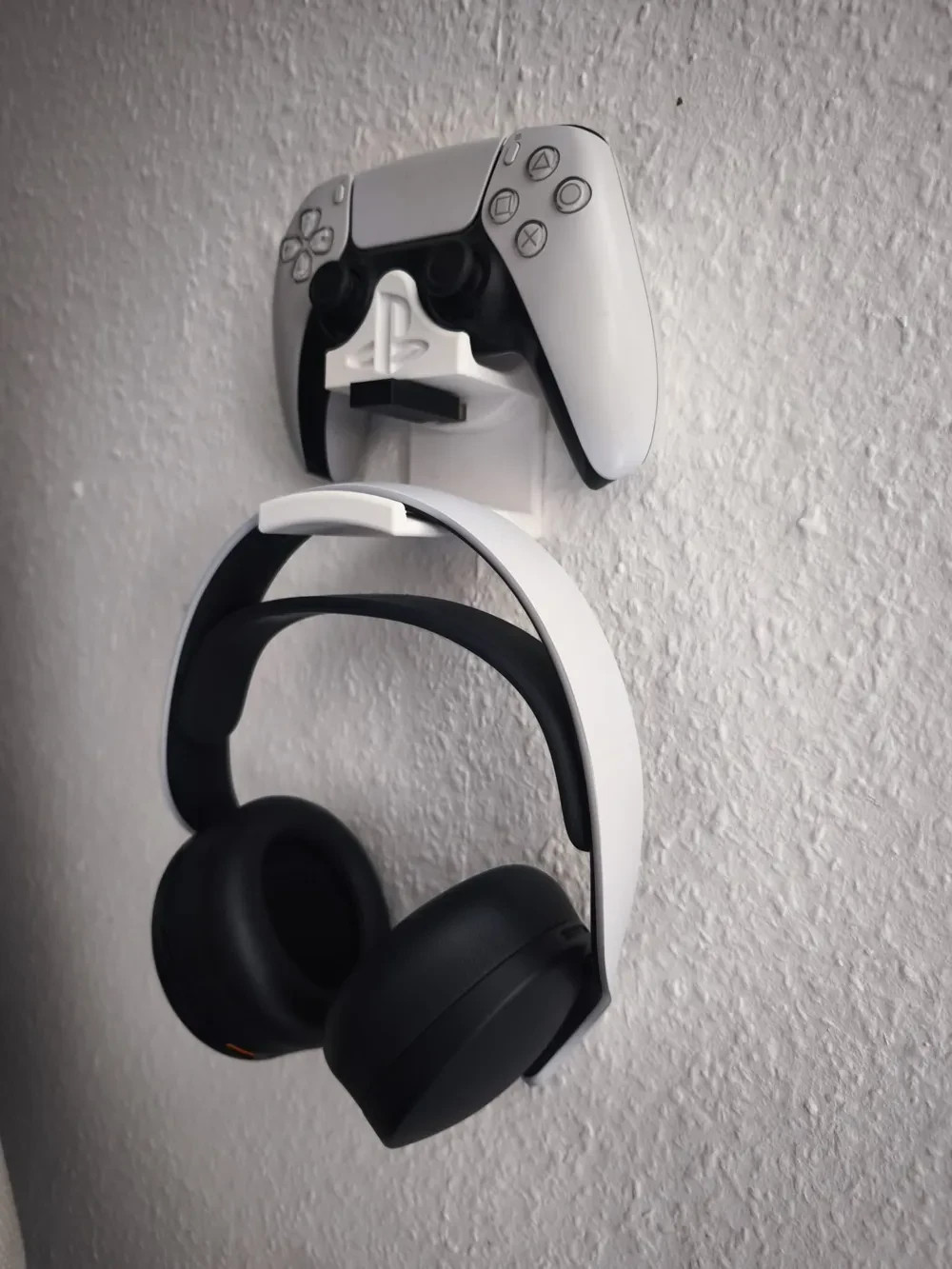 Wall mount for PS5 Controller & Pulse 3D Headset – with USB dongle holder -Black