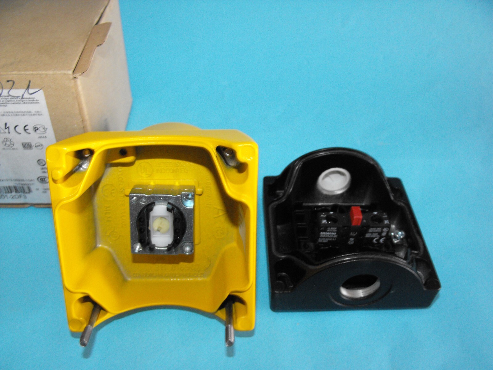 SIEMENS 3SB3801-0DF3.Emergency Stop Button Switch.07866907.NEW