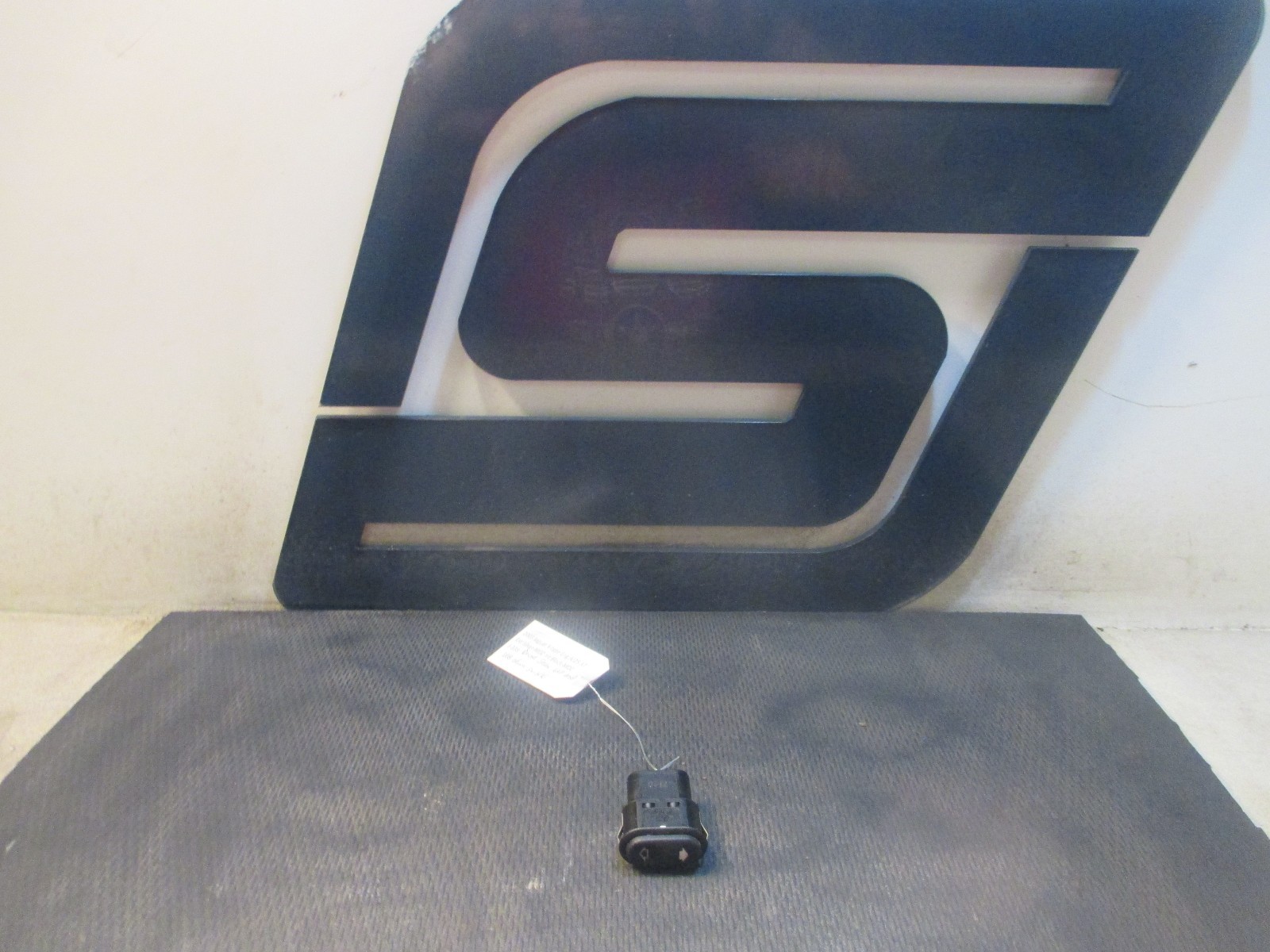 2003 Jaguar X Type 2.5L AJ25 OEM  Left Driver Seat Up + Down Switch Control