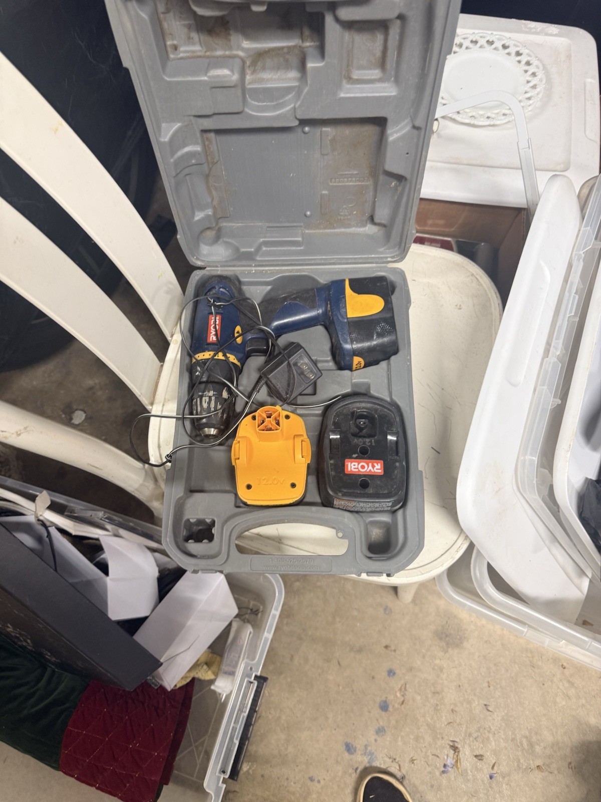 USED Ryobi Drill Driver Kit w/Hard case (TESTED)