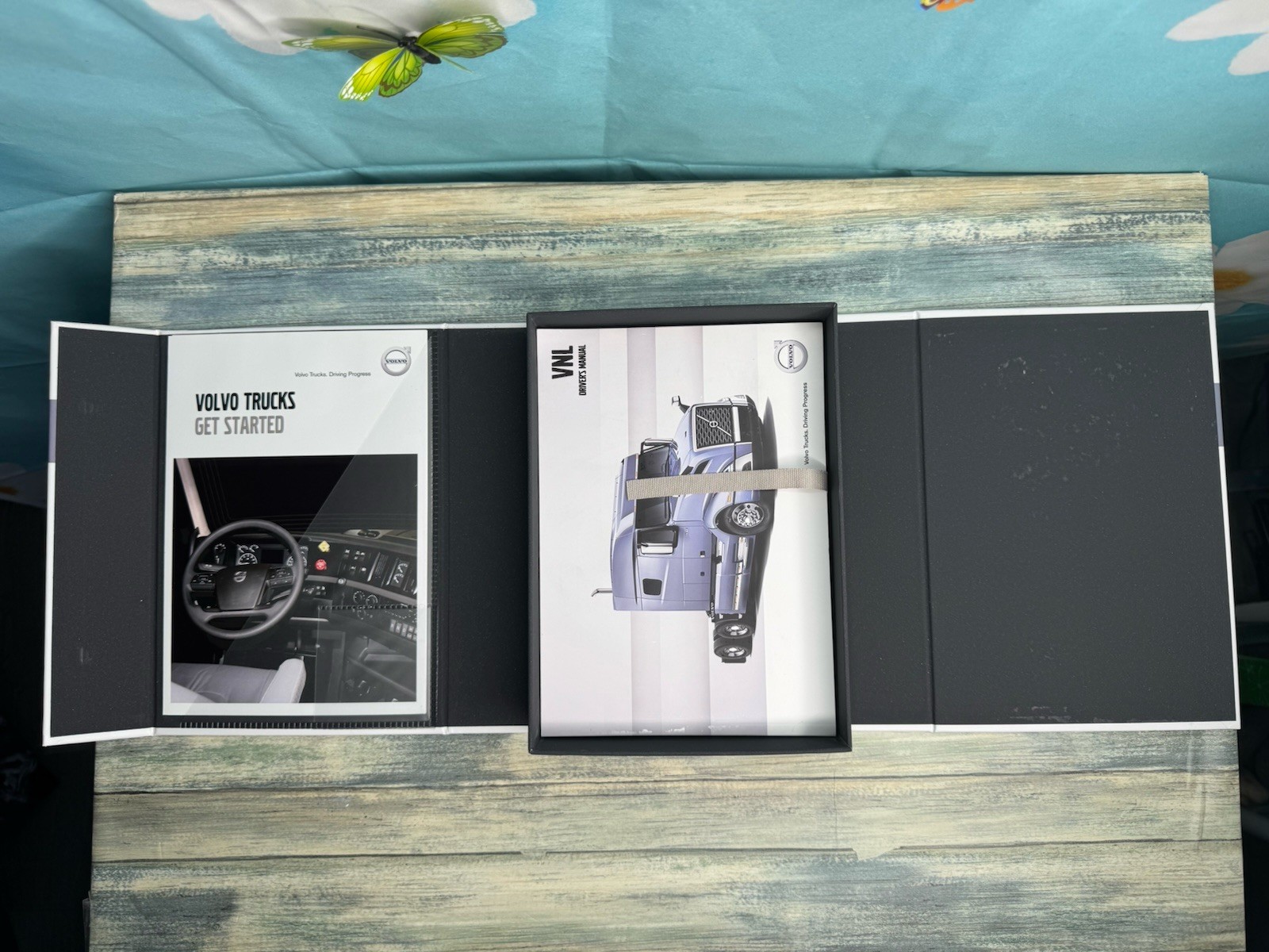 VOLVO VNL DRIVER`S MANUAL GUIDE INFORMATION BOOK 22945962 EUC