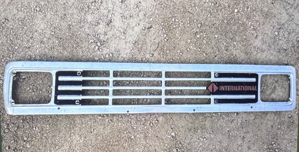 Vintage 1981 & Up International 9670 Chrome Lower Grille