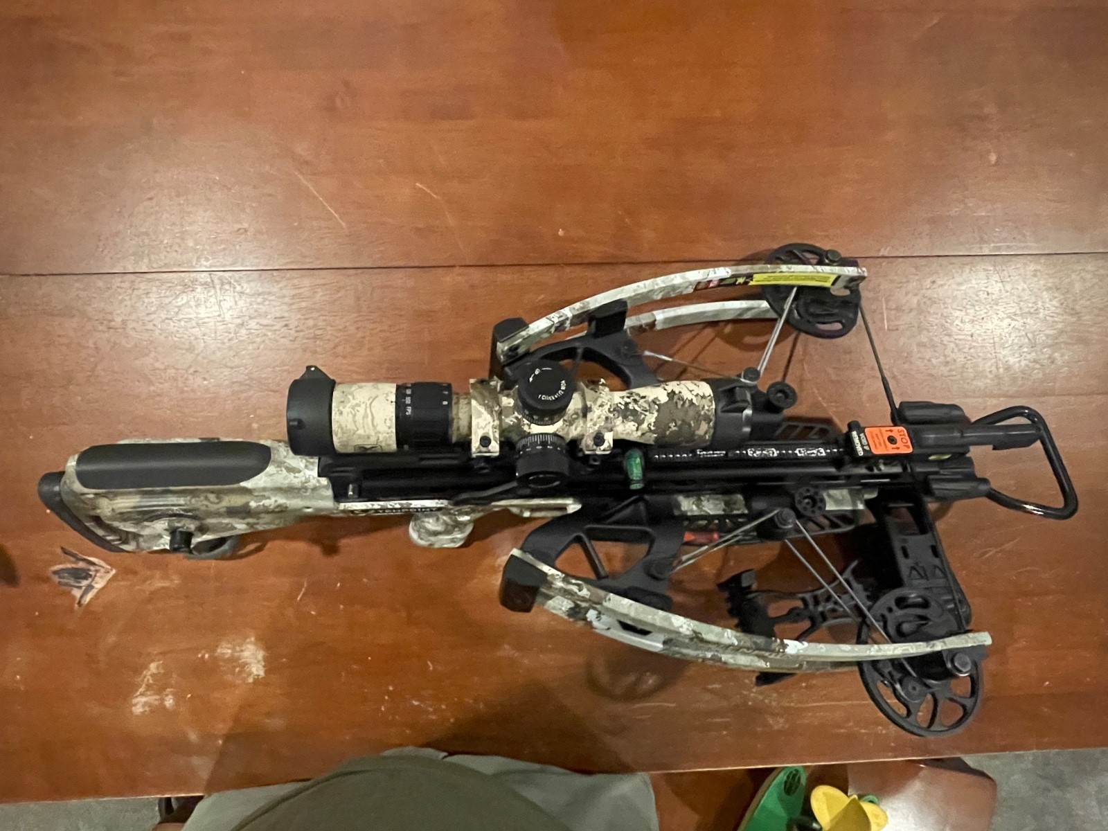 10 Point 460 Flatline compact crossbow with 6 bolts and case. Never fired.